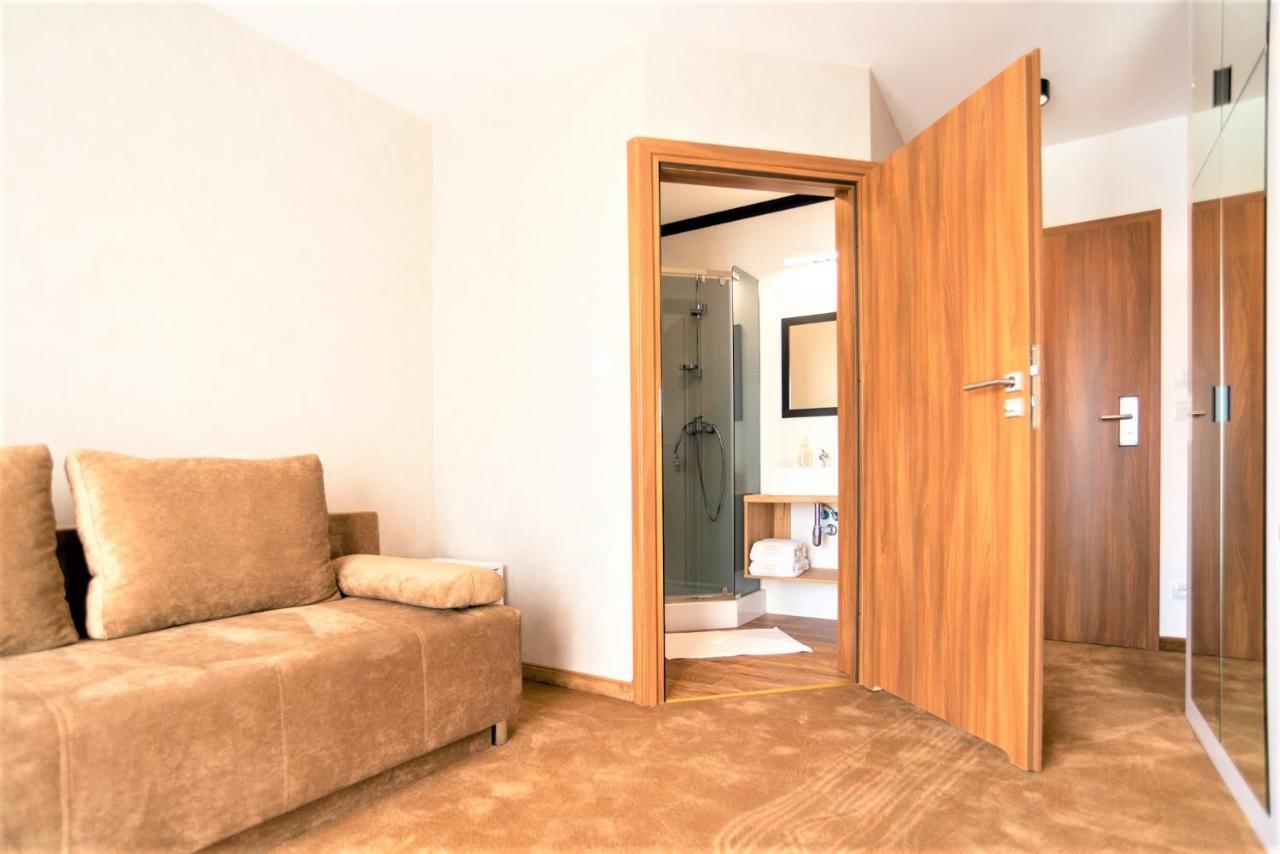 Quadruple Room with Balcony or Terrace,892981318:JPEG